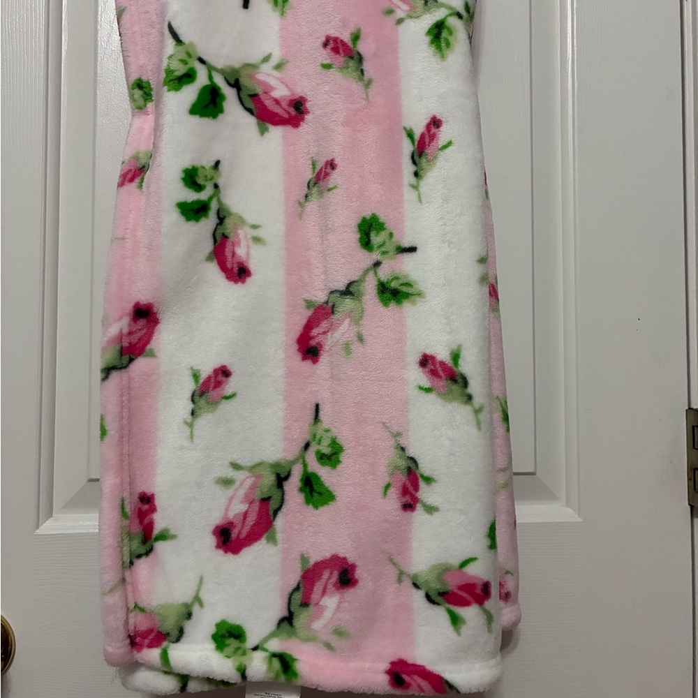 Rose stripes throw blanket